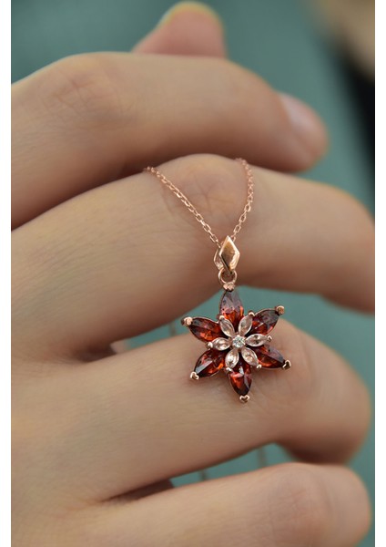 925 Ayar Gümüş Rose Kaplma Tepelikli Kırmızı Lotus Kolye