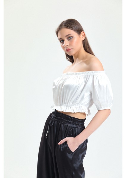 Yaka ve Etek Lastik Büzgülü Kolağzı Lastikli Saten Bluz | BLZ34216 Beyaz fiyatları