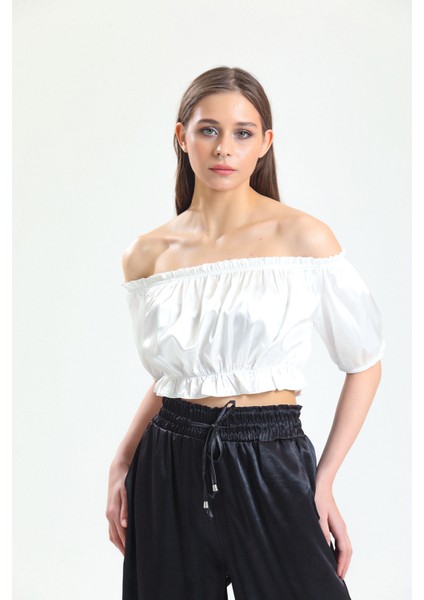 Yaka ve Etek Lastik Büzgülü Kolağzı Lastikli Saten Bluz | BLZ34216 Beyaz fırsatları