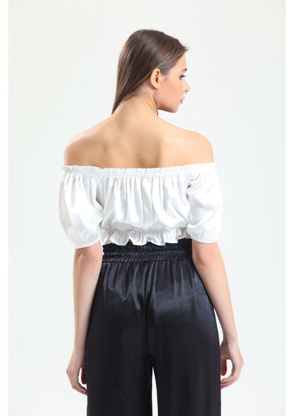 Yaka ve Etek Lastik Büzgülü Kolağzı Lastikli Saten Bluz | BLZ34216 Beyaz indirimleri