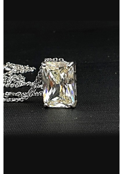Sky Diamond Baget Taşlı Tek Taş Kolye