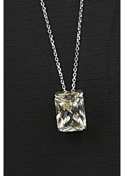 Sky Diamond Baget Taşlı Tek Taş Kolye