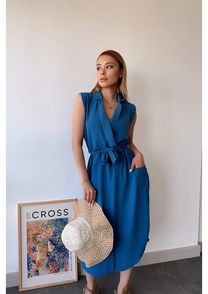 Kadın Indigo Kalın Askılı, Kruvaze Yaka, Düz Desen, Aerobin Yırtmaçlı, Kemerli Midi Elbise