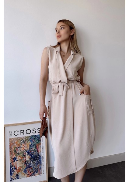 Kadın Bej Kalın Askılı, Kruvaze Yaka, Düz Desen, Aerobin Yırtmaçlı, Kemerli Midi Elbise