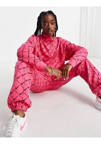 Oversized Joggers In Swoosh Print Kadın Eşofman Altı 45.09-62 Fo fiyatları