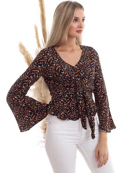 20333372 Dok.viskon Desenli Önü Bağlamalı Volanlı Bluz Siyah Oranj fırsatları