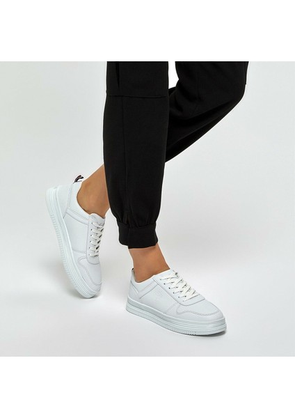 Suri Beyaz Kadın Spor Ayakkabı
