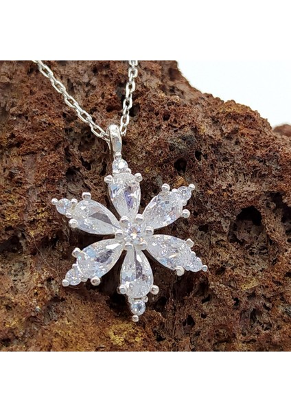 Damla Taşlı Çiçek Figürlü Kadın Gümüş Kolye fiyatları