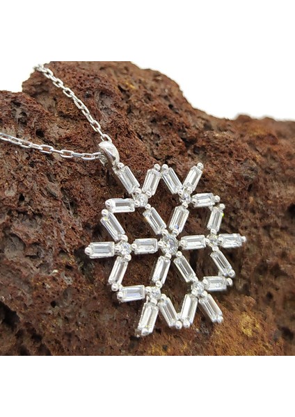 Kadın Gümüş Kolye - Kadın Baget Taşlı Kar tanesi Gümüş Kolye fiyatları