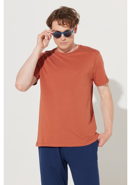 Erkek Açık Kahve Slim Fit Dar Kesim %100 Pamuk Bisiklet Yaka Tişört