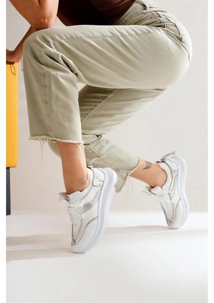 (Oc Shoes) Poli Hafif Taban Bağcıklı Taş Biye Detaylı Kadın Spor Ayakkabı Beyaz