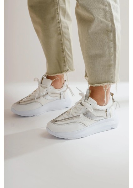 (Oc Shoes) Poli Hafif Taban Bağcıklı Taş Biye Detaylı Kadın Spor Ayakkabı Beyaz