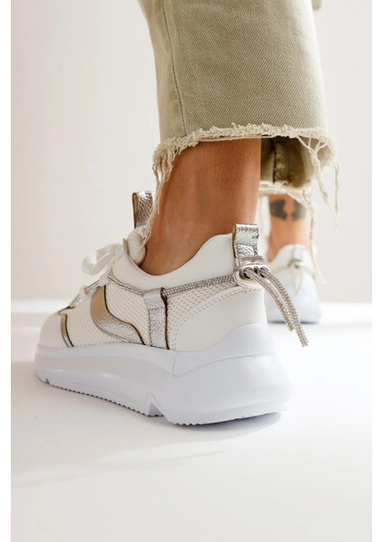 (Oc Shoes) Poli Hafif Taban Bağcıklı Taş Biye Detaylı Kadın Spor Ayakkabı Beyaz
