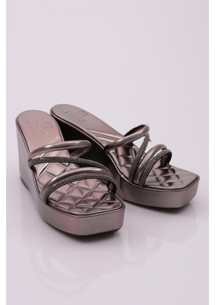 830 Kadin Dolgu Taban Silver Taşli Terlik fiyatları