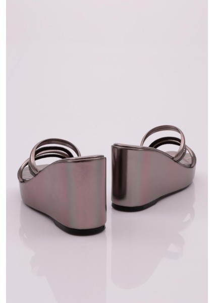 830 Kadin Dolgu Taban Silver Taşli Terlik modelleri