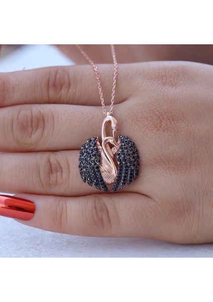 Siyah Taşlı Aşık Kuğu Gümüş Kolye fırsatları