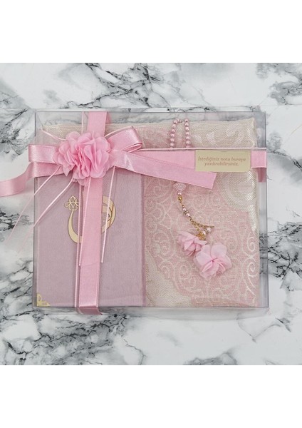 Hediyelik Seccade, Inci Tesbih, Çanta Boy Kur'an-I Kerim, Asetat Kutulu (26×23) Set Pembe