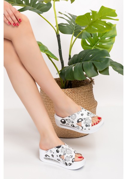 Beyaz Koyun Desenli Açık Çapraz Model Airmax Taban Ortopedik Terlik