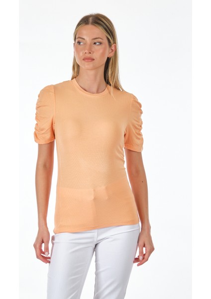 Minimalist Büzgülü Kol Kısa T-Shirt - Günlük Kombinler fiyatları