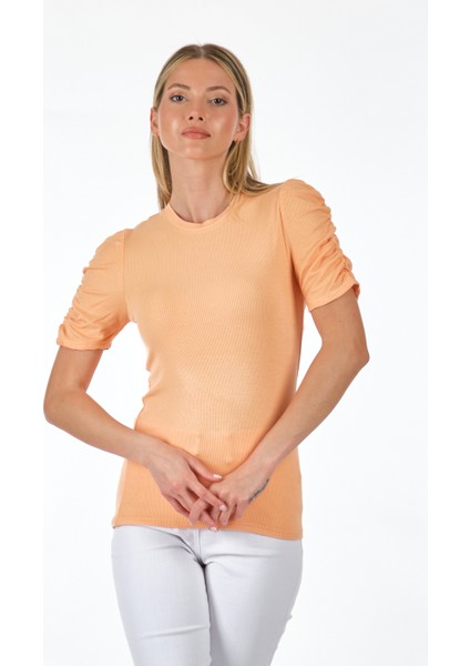 Minimalist Büzgülü Kol Kısa T-Shirt - Günlük Kombinler modelleri