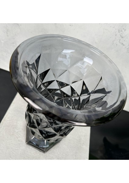 AYAKLI PRİZMA CAM VAZO FÜME 28X18 CM fırsatları