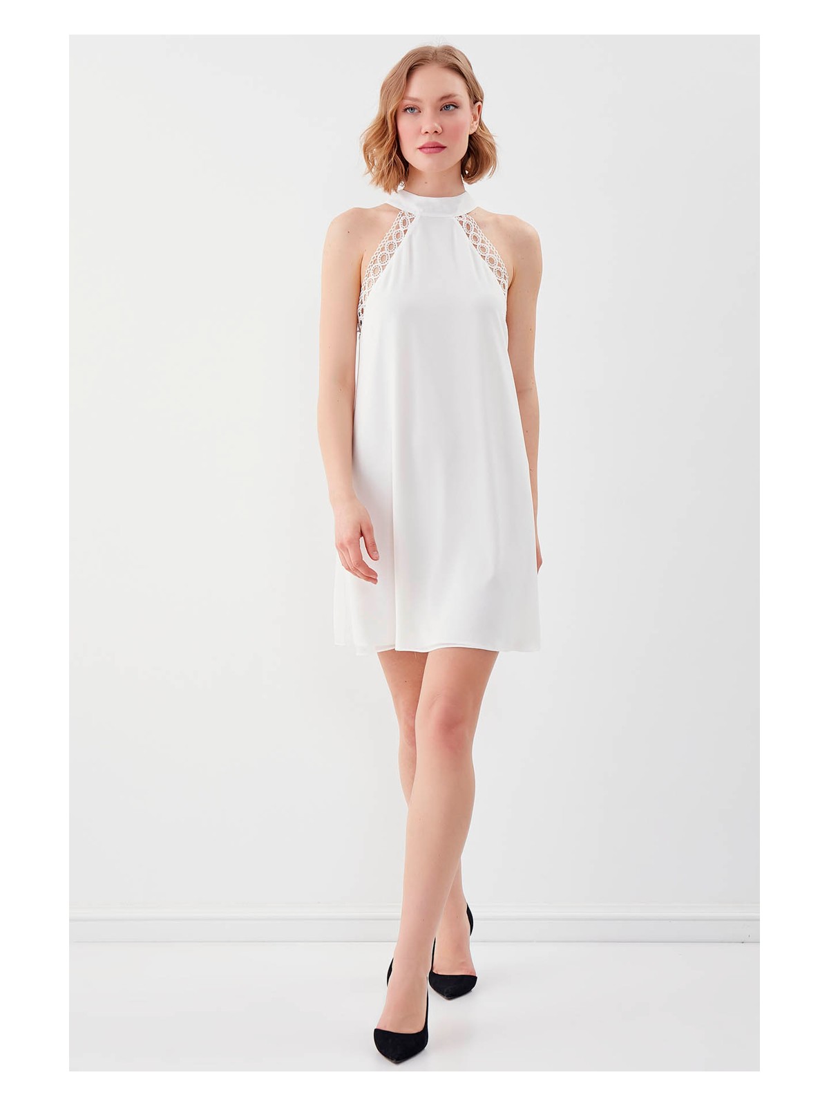 Vitrin Boyundan Bağlamalı Astarlı Güpürlü Mini Elbise