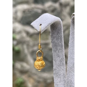Gümüş Kazaziye Top Detaylı Altın Rengi Yaldızlı Sallantılı Küpe