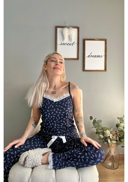 Lacivert Yaprak Dantelli Ip Askılı Örme Kadın Pijama Takımı