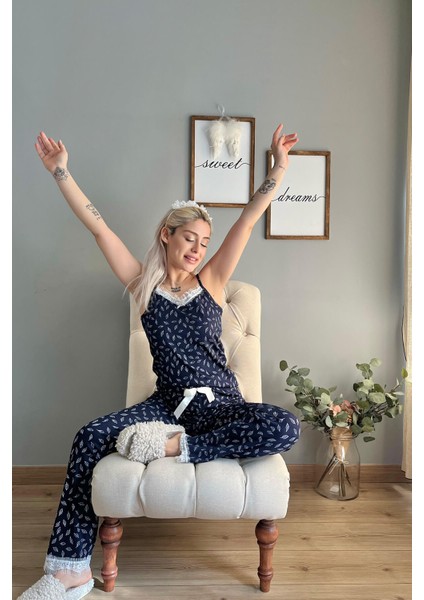 Lacivert Yaprak Dantelli Ip Askılı Örme Kadın Pijama Takımı