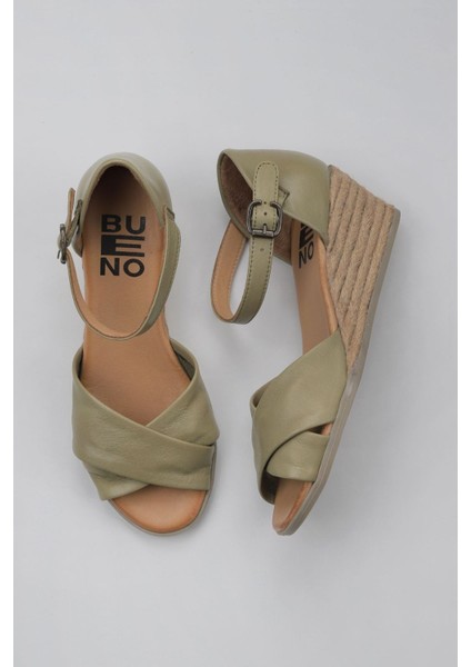 Bueno Shoes Haki Deri Kadın Dolgu Topuklu Espadril Sandalet 01WS11102