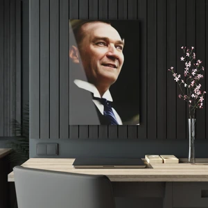 Gülümseyen Atatürk Cam Tablo Duvar Dekoru