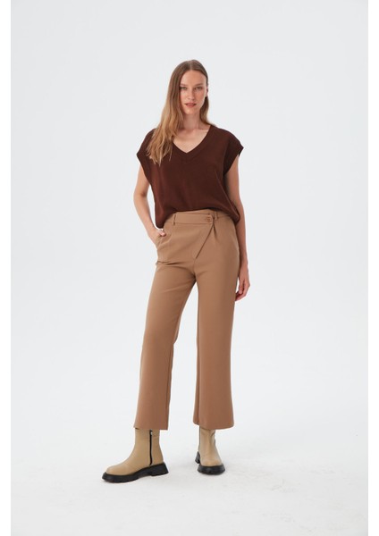 Kadın Camel Asimetrik Düğme Detaylı Klasik Pantolon