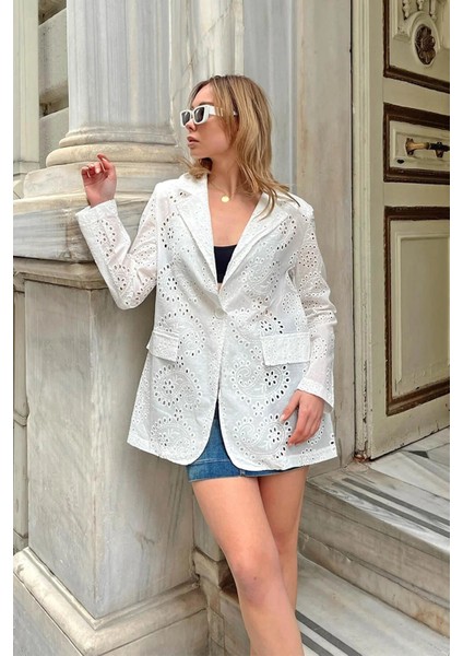 Beyaz Fisto Işlemeli Blazer Kadın Ceket fiyatları
