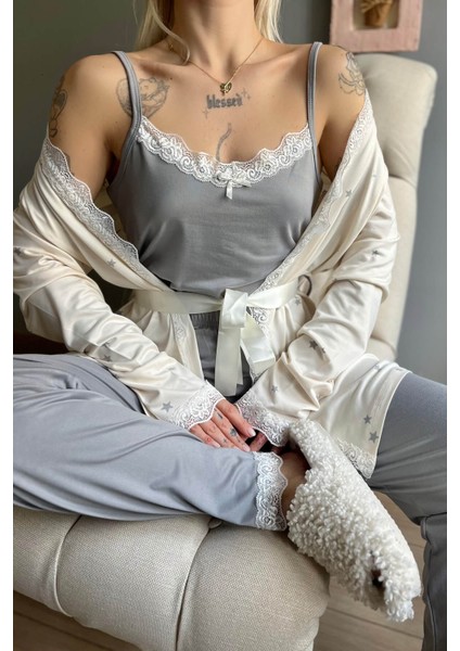 Krem Gri Yıldız Desenli Bambu Sabahlıklı Kadın Pijama Seti fırsatları