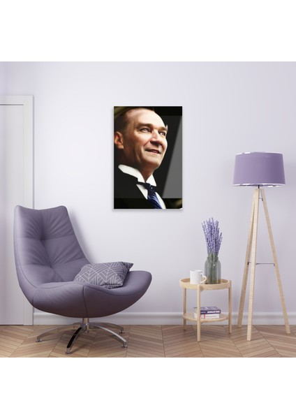 Gülümseyen Atatürk Cam Tablo Duvar Dekoru