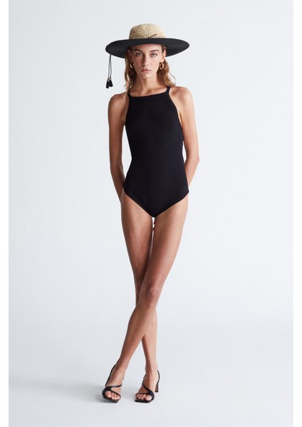 Styleboom X Peraluna GRETA BODY Halter Yaka Arkası Çapraz Alttan Çıtçıtlı Kadın Triko Body - Siyah