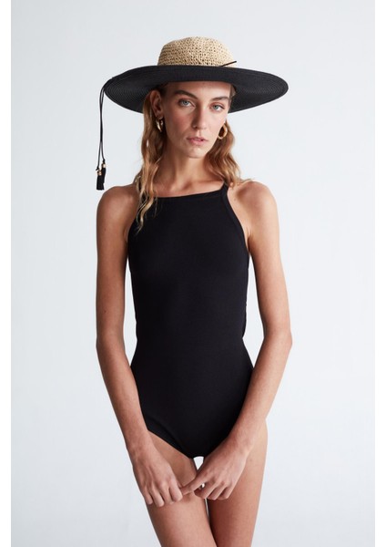 Styleboom X Peraluna GRETA BODY Halter Yaka Arkası Çapraz Alttan Çıtçıtlı Kadın Triko Body - Siyah