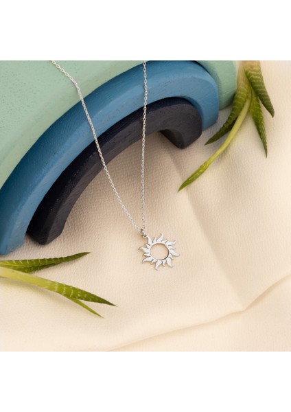 Güneş Sembol 925 Ayar Kadın Gümüş Kolye