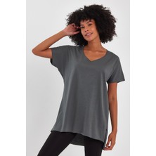 Amazing Crash Kadın V Yaka Yırtmaçlı Oversize Basic Tişört
