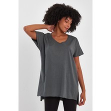 Amazing Crash Kadın V Yaka Yırtmaçlı Oversize Basic Tişört