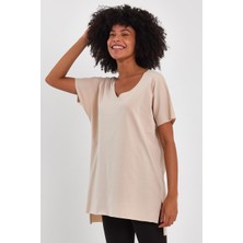 Amazing Crash Kadın V Yaka Yırtmaçlı Oversize Basic Tişört