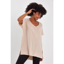 Amazing Crash Kadın V Yaka Yırtmaçlı Oversize Basic Tişört