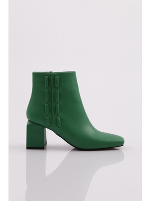 DGN 5115  Kadin Küt Burun Çerçeve Topuklu Bot