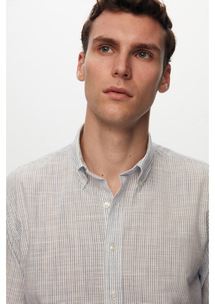 Slim Fit Mavi Ince Çizgili Düğmeli Yaka %100 Pamuk Flamlı Yazlık Keten Görünümlü Gömlek TYC0769335875M0HC02ORT001 modelleri