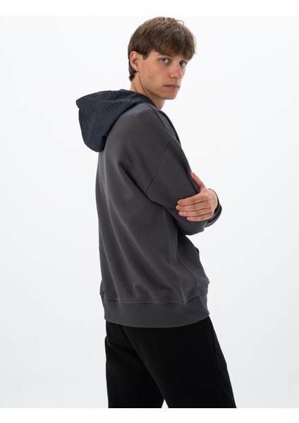 Erkek Regular Fit Kanguru Cepli Sweatshirt K26254925701