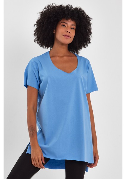 Kadın V Yaka Yırtmaçlı Oversize Basic Tişört