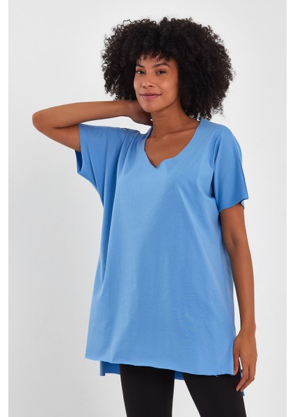 Kadın V Yaka Yırtmaçlı Oversize Basic Tişört
