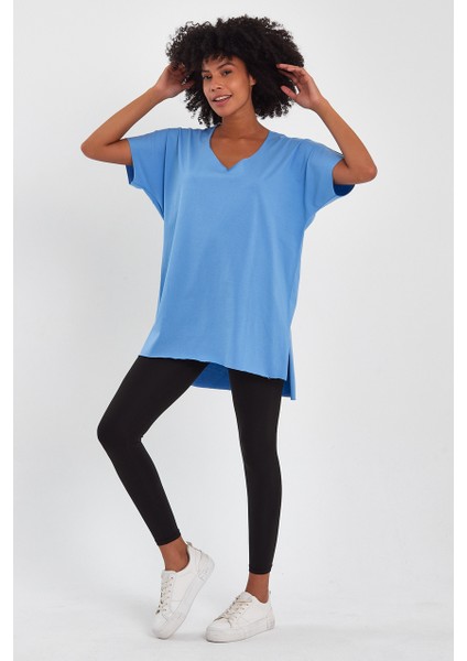 Kadın V Yaka Yırtmaçlı Oversize Basic Tişört