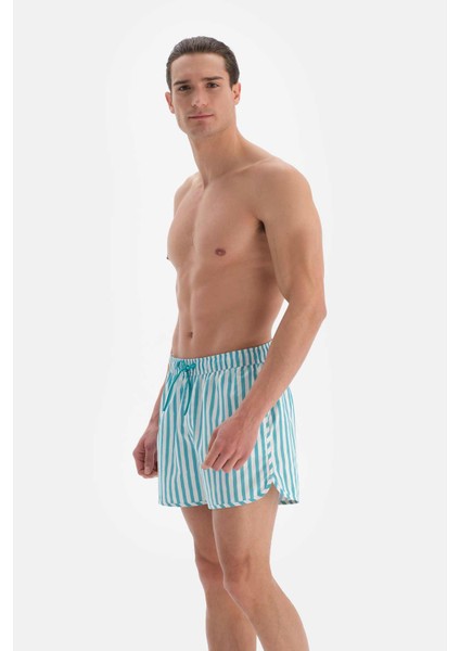 Yeşil-Beyaz Çizgili Mini Şort fırsatları