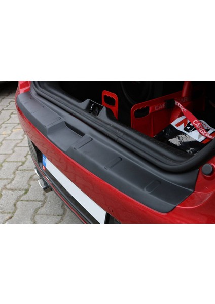 Renault Clio 4 Hb Arka Tampon Eşiği Plastik 2016 ve Sonrası fırsatları